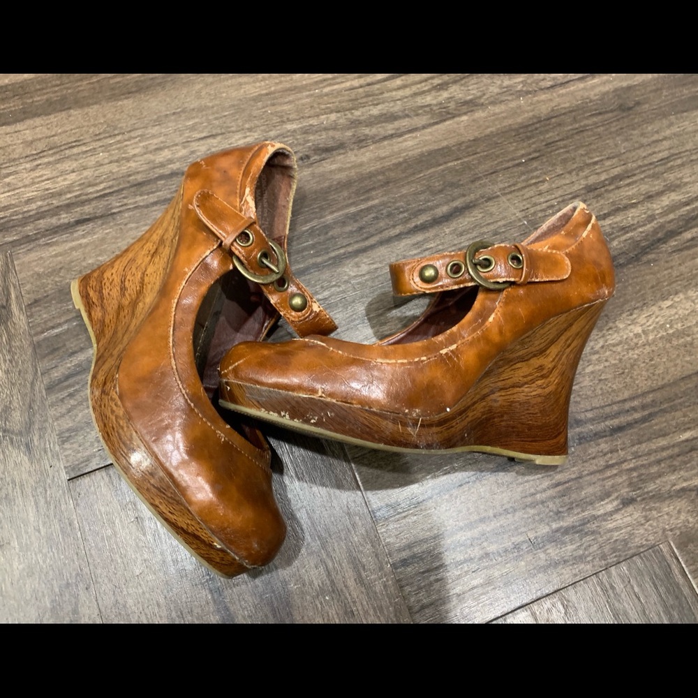 shiny light brown heeled shoes